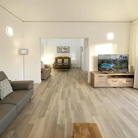 Luxury Puerto Del Carmen Villa 5 Bedrooms Villa Kalina Pool Table Newly Refurbished *