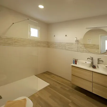 Luxury Puerto Del Carmen Villa 5 Bedrooms Villa Kalina Pool Table Newly Refurbished * Puerto del Carmen (Lanzarote)