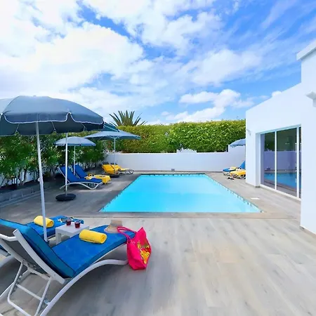 Luxury Puerto Del Carmen Villa 5 Bedrooms Villa Kalina Pool Table Newly Refurbished Villa Puerto del Carmen