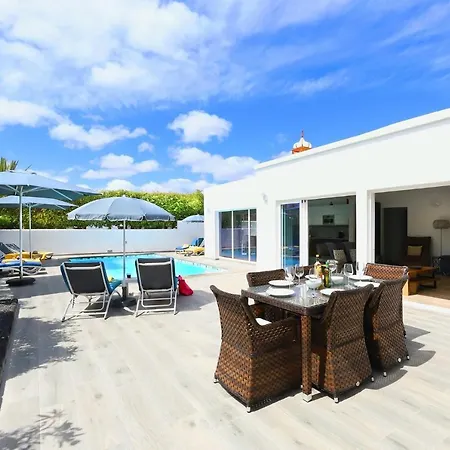 Villa Luxury Puerto Del Carmen Villa 5 Bedrooms Villa Kalina Pool Table Newly Refurbished