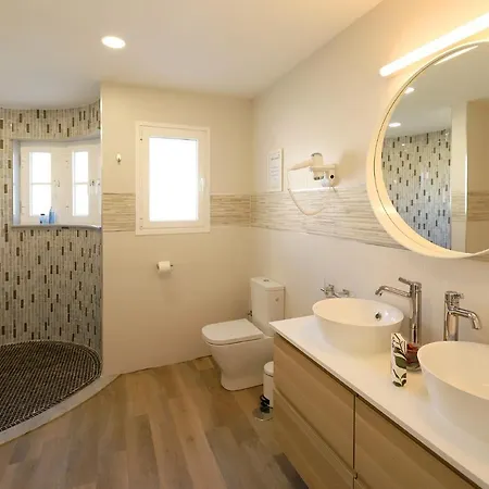 Luxury Puerto Del Carmen Villa 5 Bedrooms Villa Kalina Pool Table Newly Refurbished Puerto del Carmen (Lanzarote)
