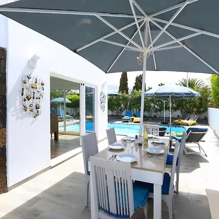 Luxury Puerto Del Carmen Villa 5 Bedrooms Villa Kalina Pool Table Newly Refurbished * פוארטו דל כרמן